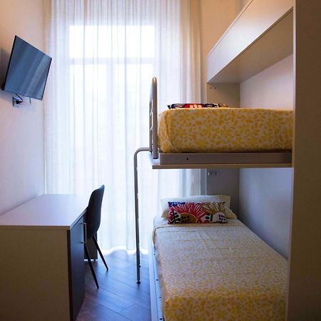 Rooms Garibaldi Napoli Bagian luar foto
