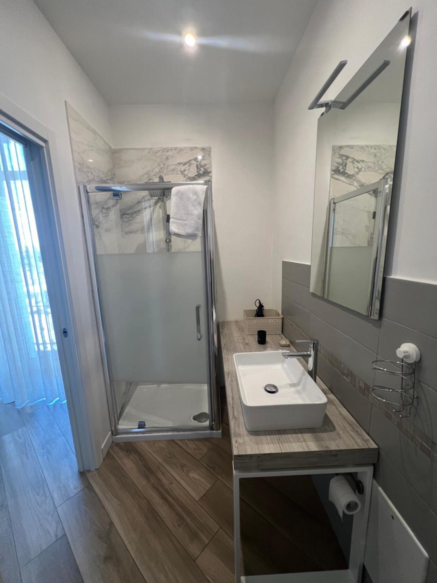 Rooms Garibaldi Napoli Bagian luar foto