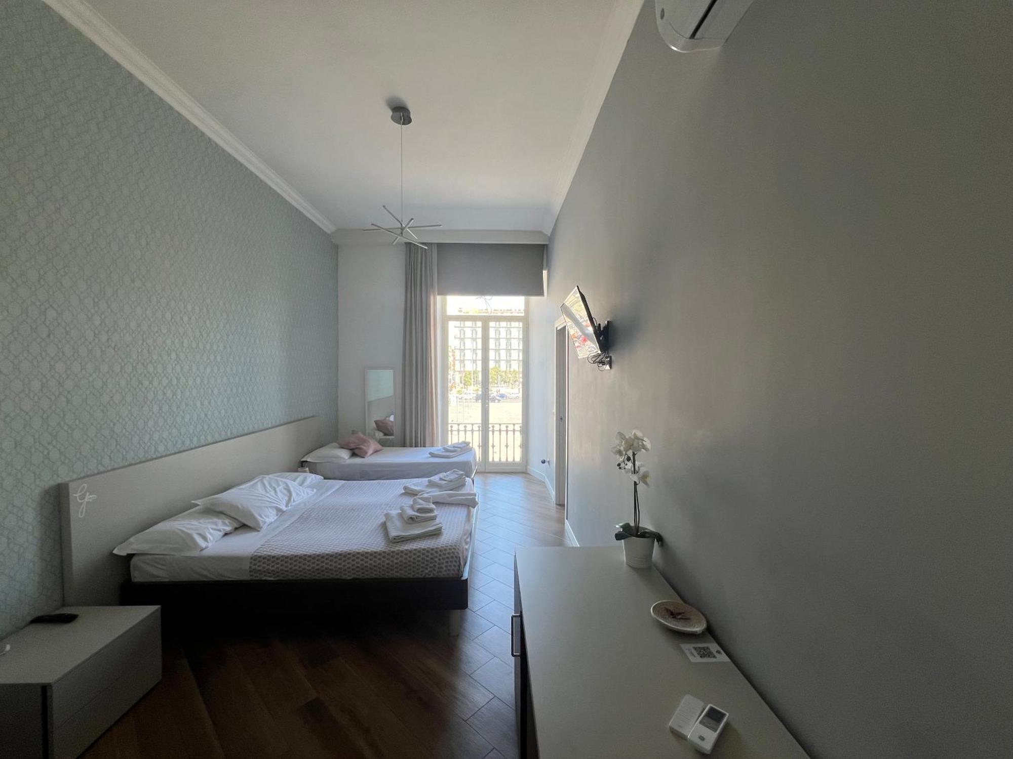 Rooms Garibaldi Napoli Bagian luar foto