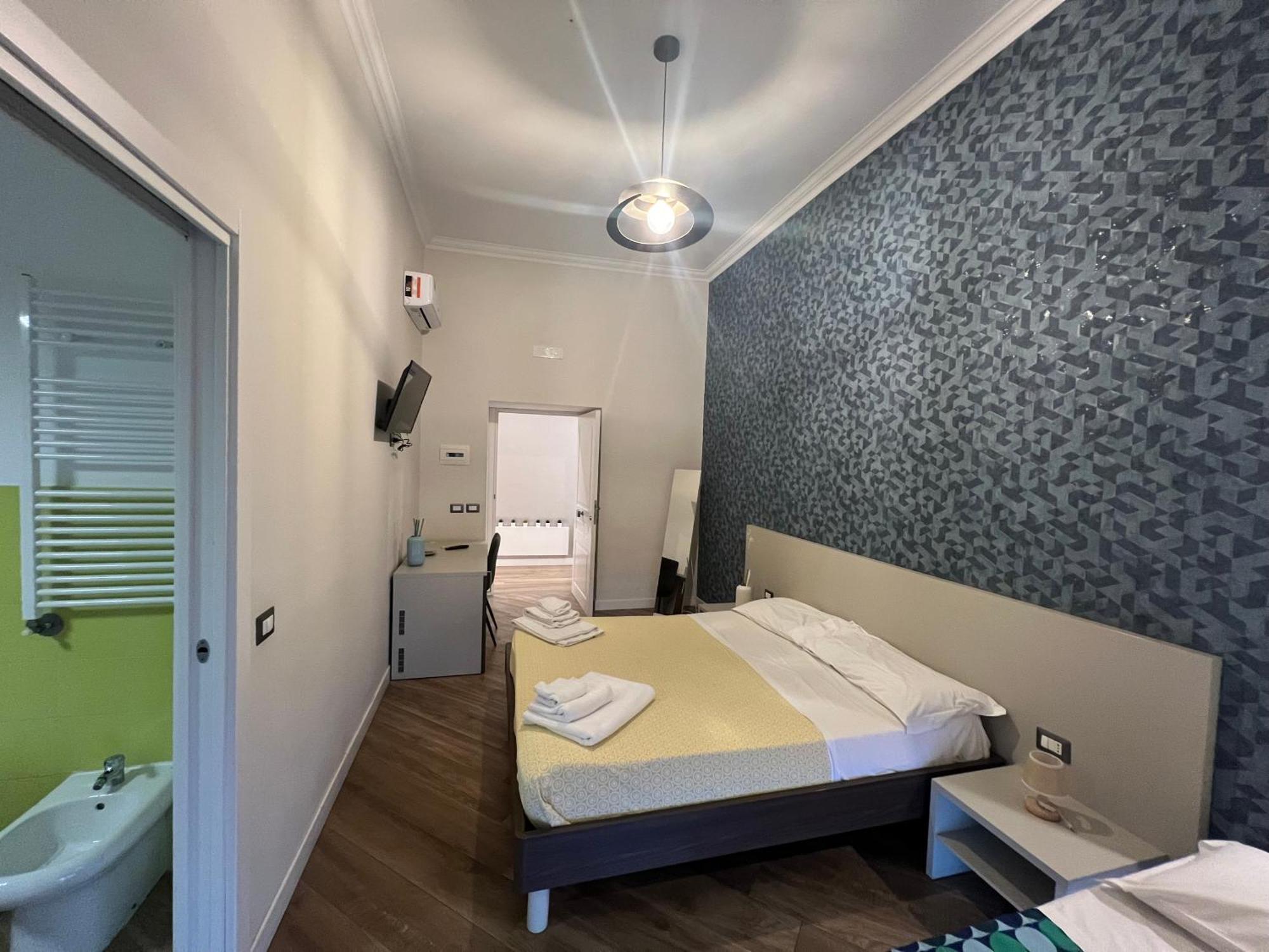 Rooms Garibaldi Napoli Bagian luar foto