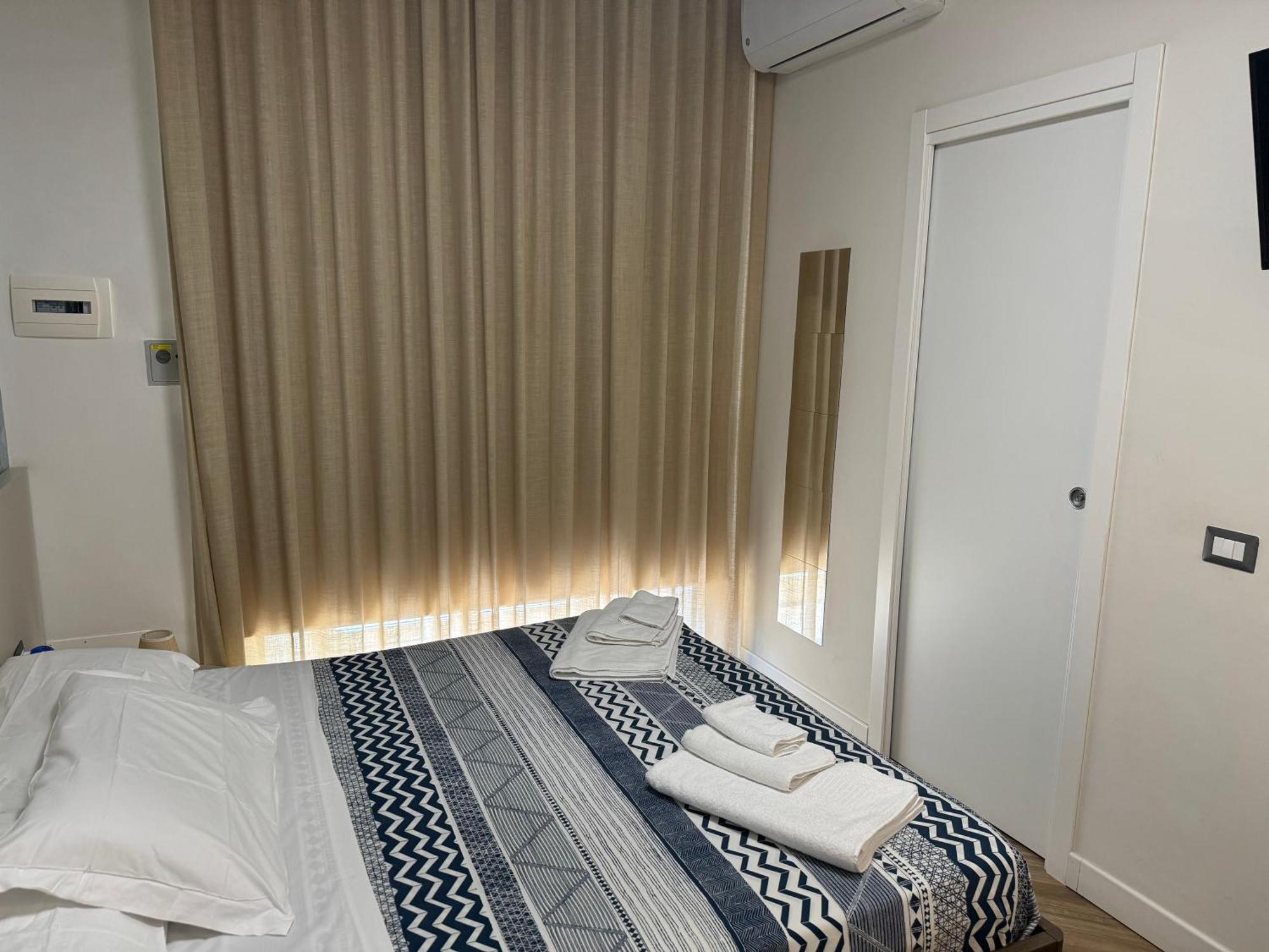 Rooms Garibaldi Napoli Bagian luar foto