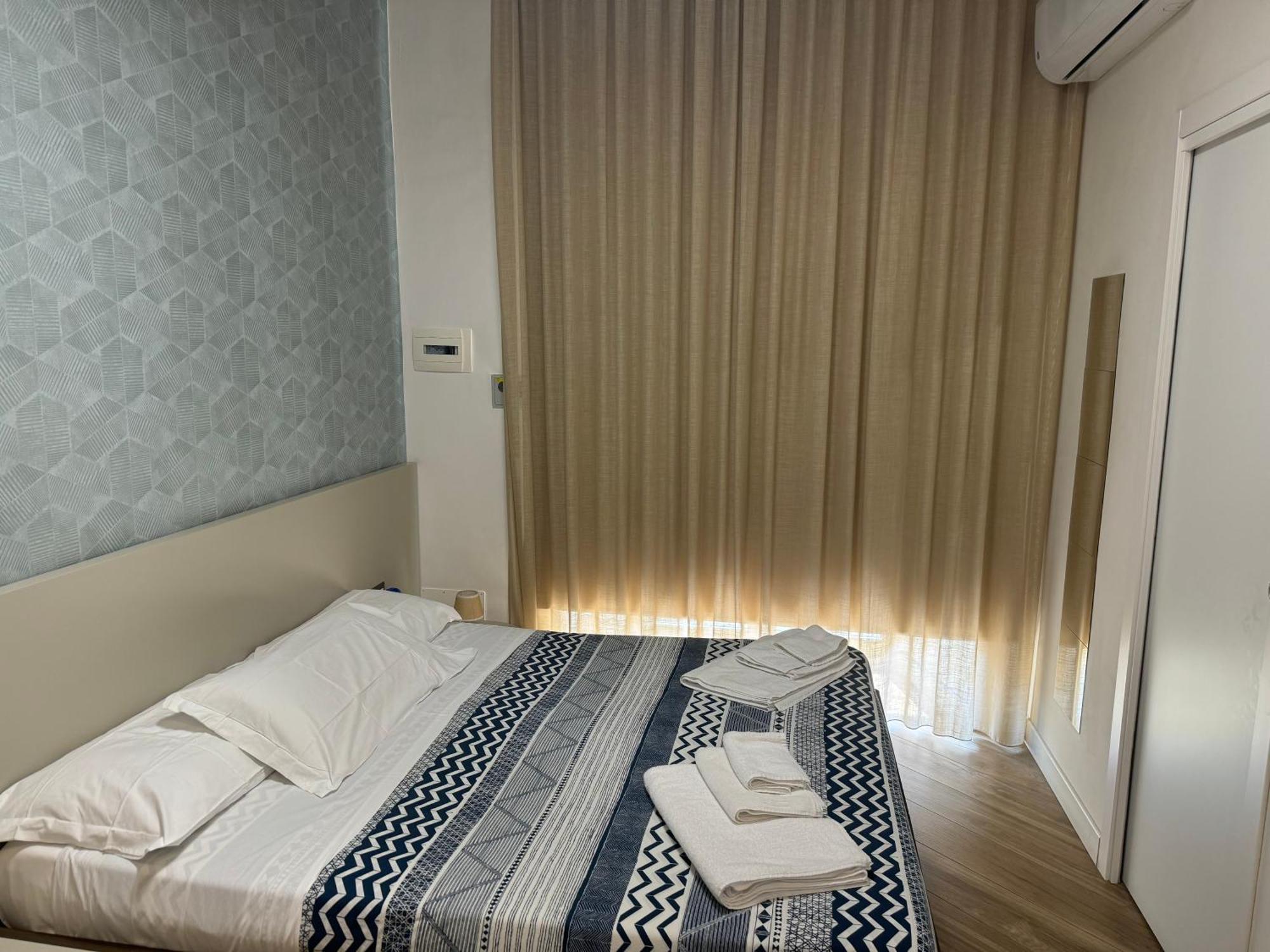 Rooms Garibaldi Napoli Bagian luar foto