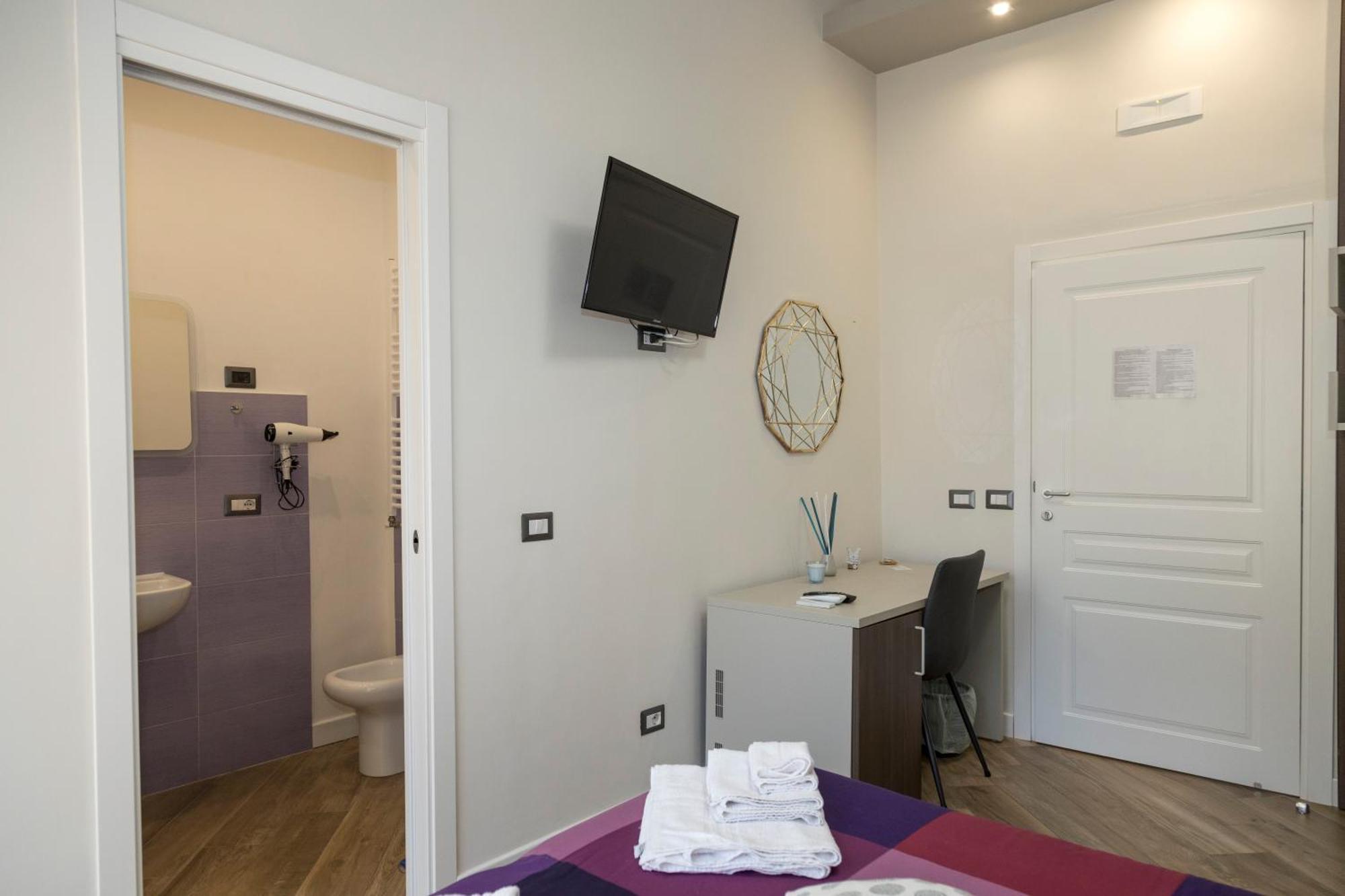 Rooms Garibaldi Napoli Bagian luar foto