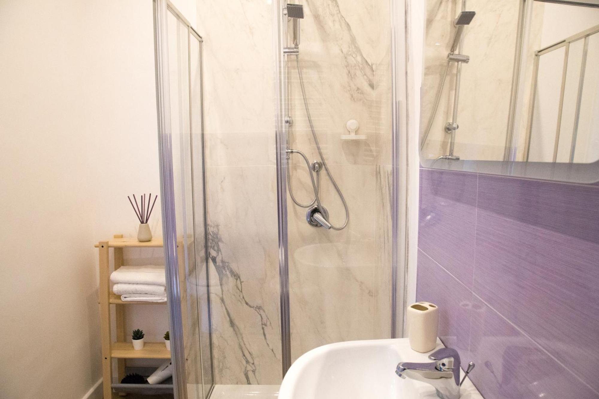 Rooms Garibaldi Napoli Bagian luar foto