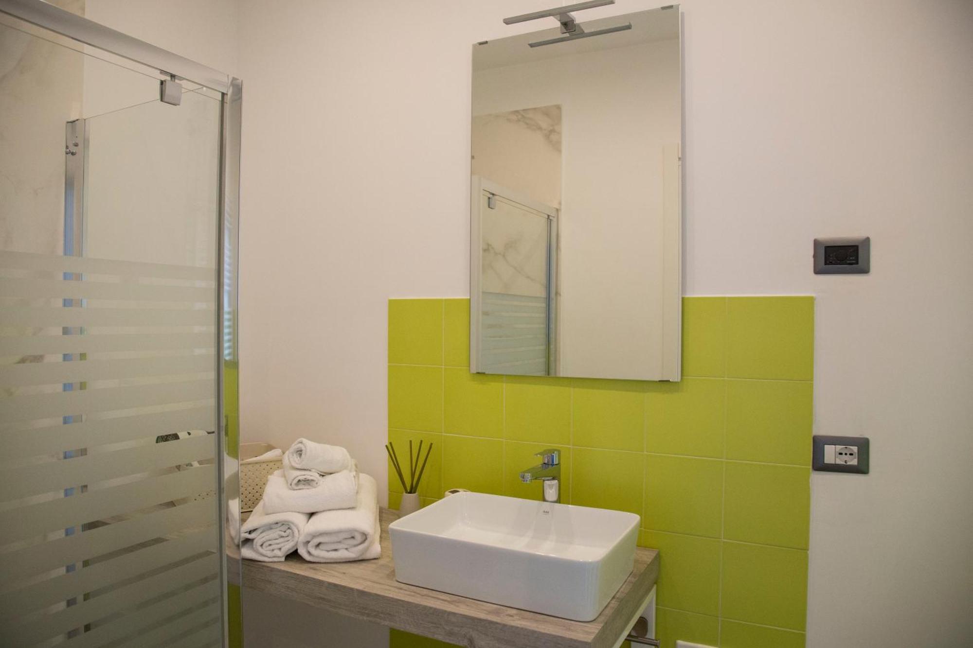 Rooms Garibaldi Napoli Bagian luar foto