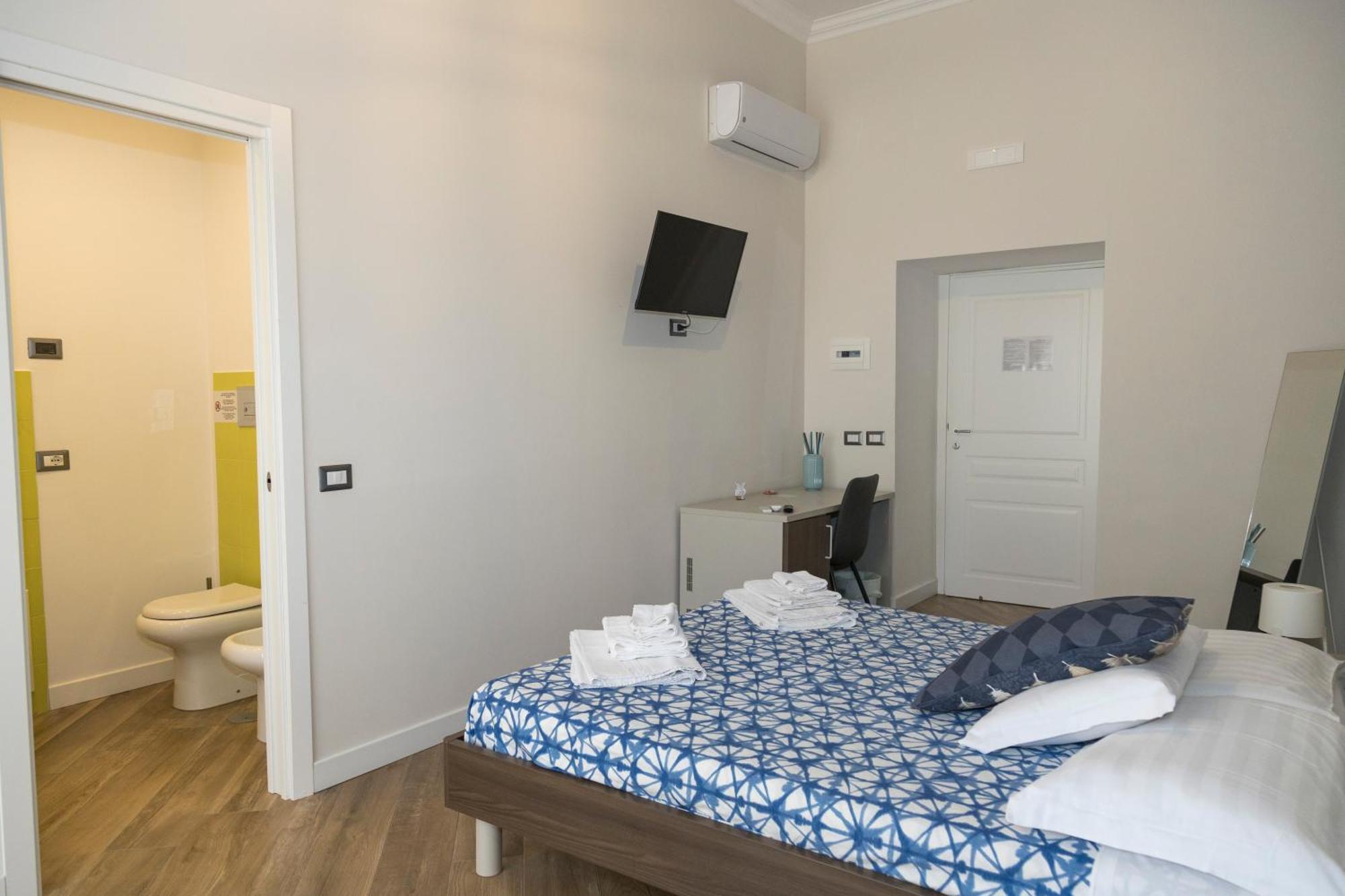 Rooms Garibaldi Napoli Bagian luar foto