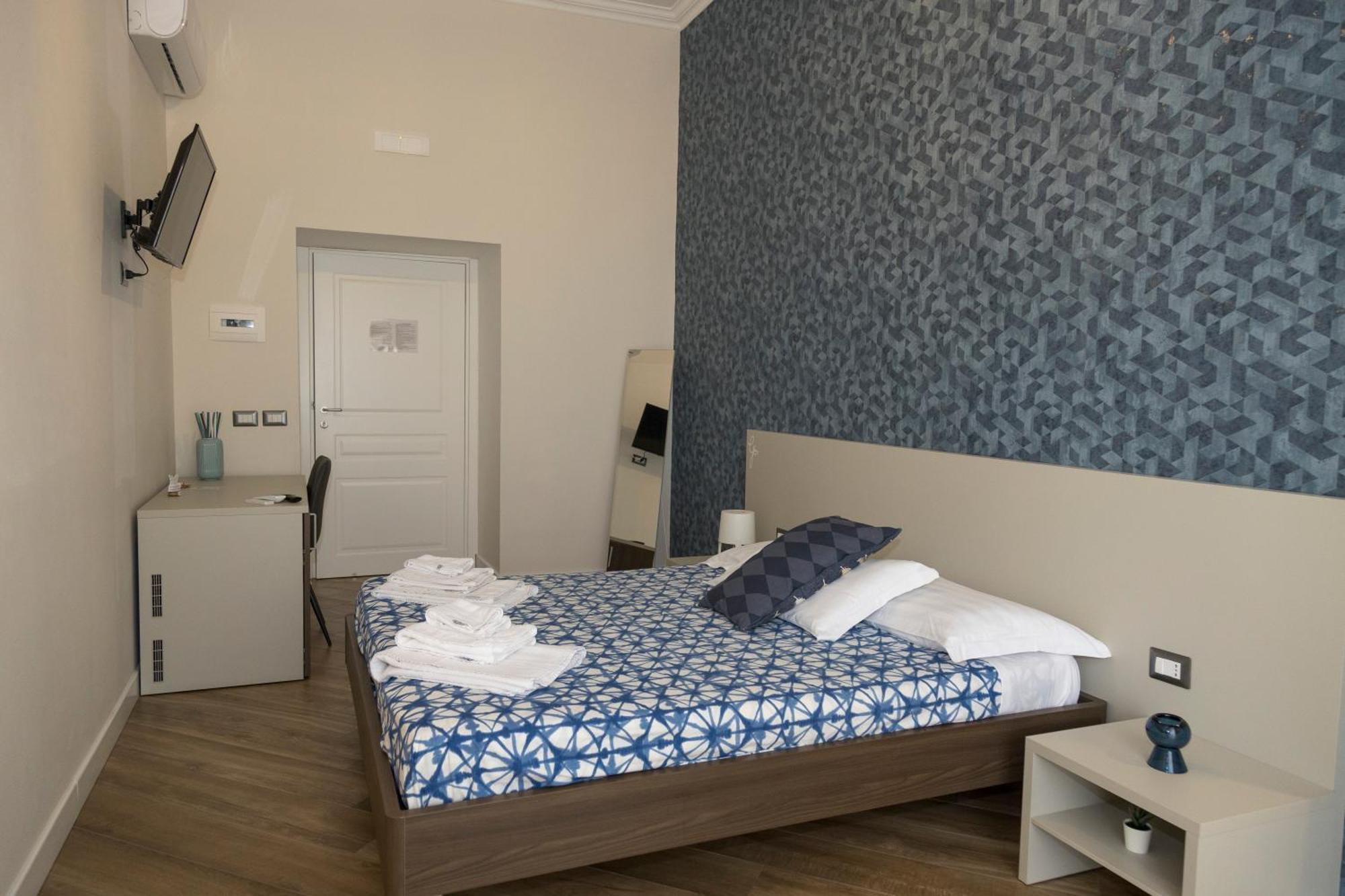 Rooms Garibaldi Napoli Bagian luar foto