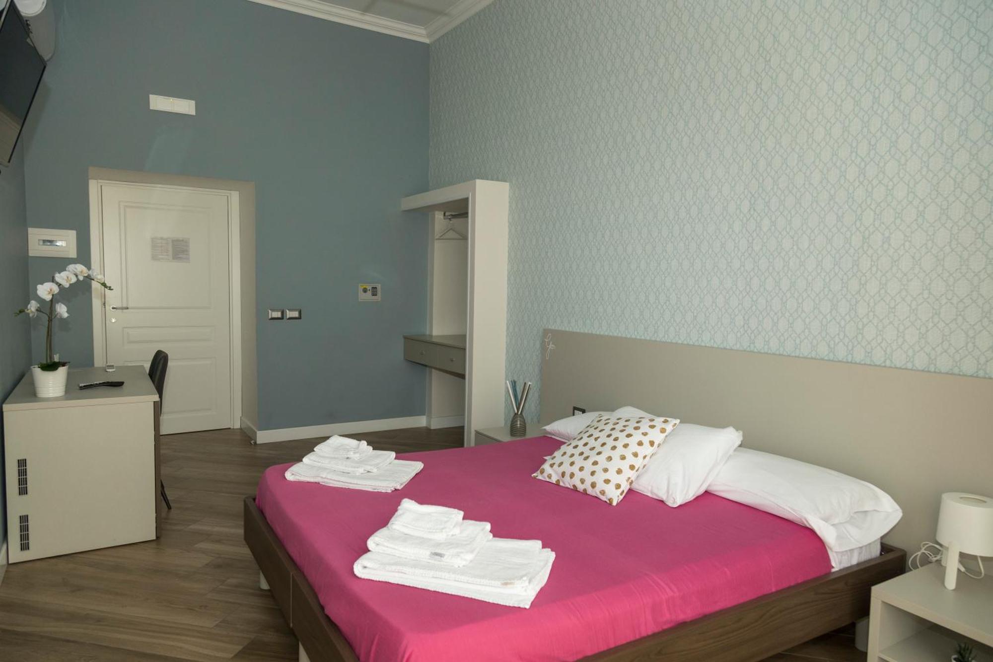 Rooms Garibaldi Napoli Bagian luar foto