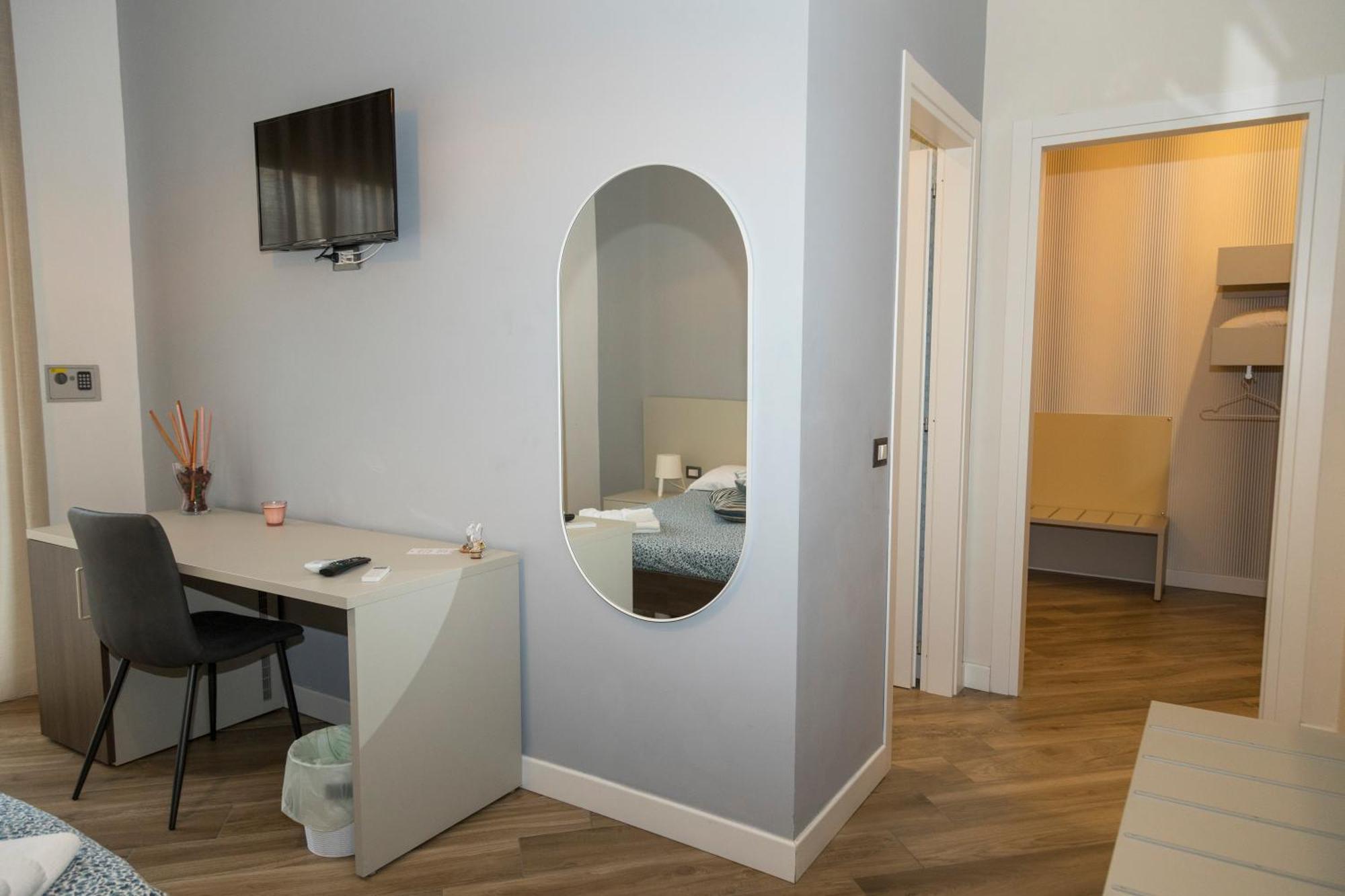 Rooms Garibaldi Napoli Bagian luar foto