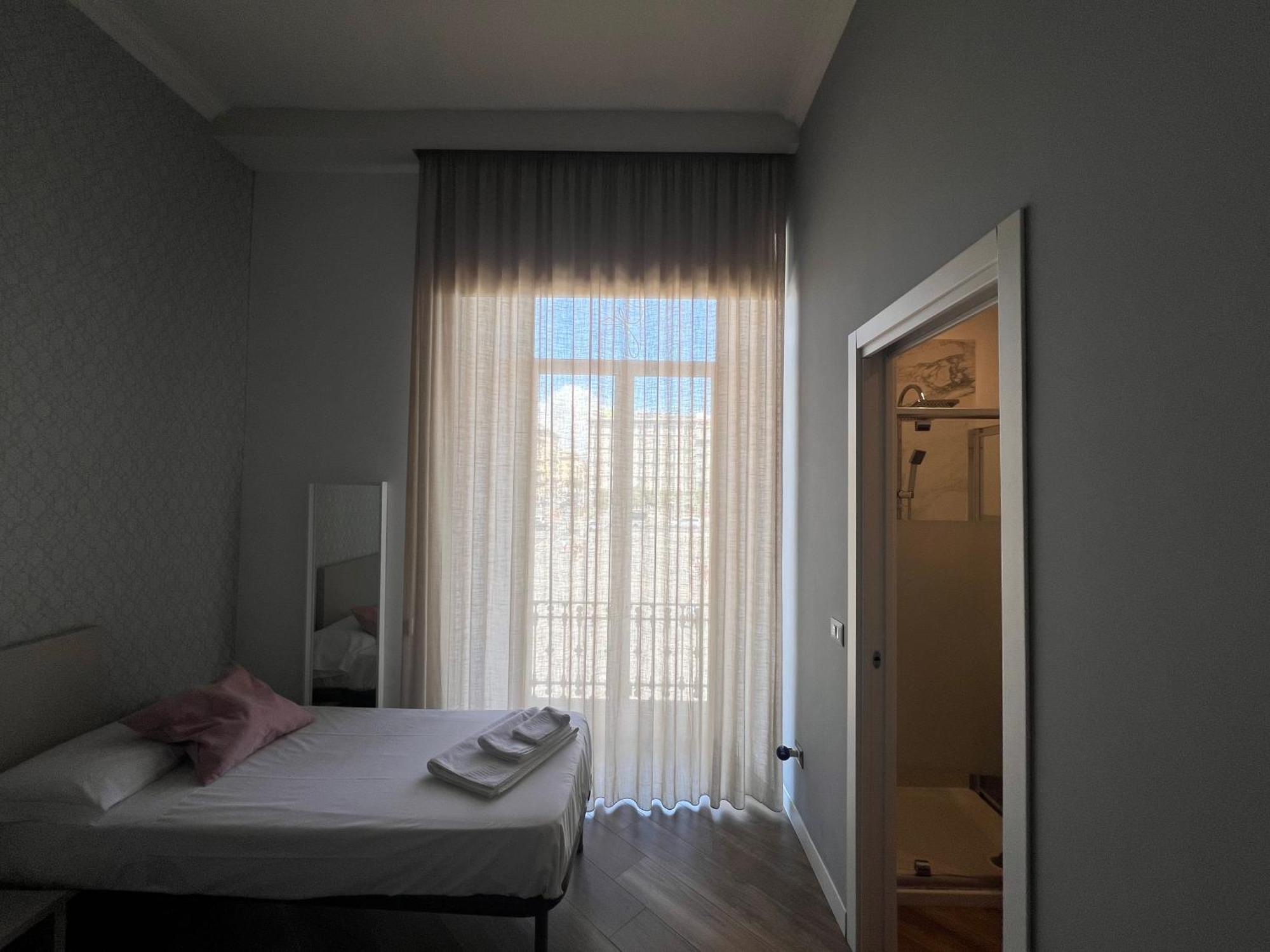 Rooms Garibaldi Napoli Bagian luar foto